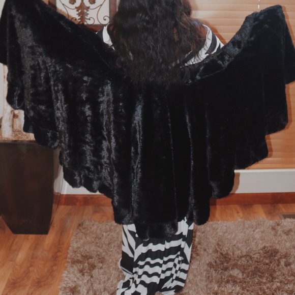 Poncho - Picture 1 of 8